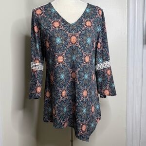 NY Collection Boho Top Asymmetric Hem Size Medium Bell Sleeves Geometric V Neck